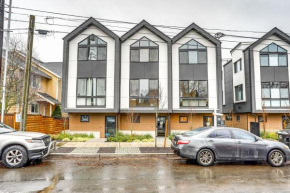 Modern Seattle Townhome Walk to Light Rail!